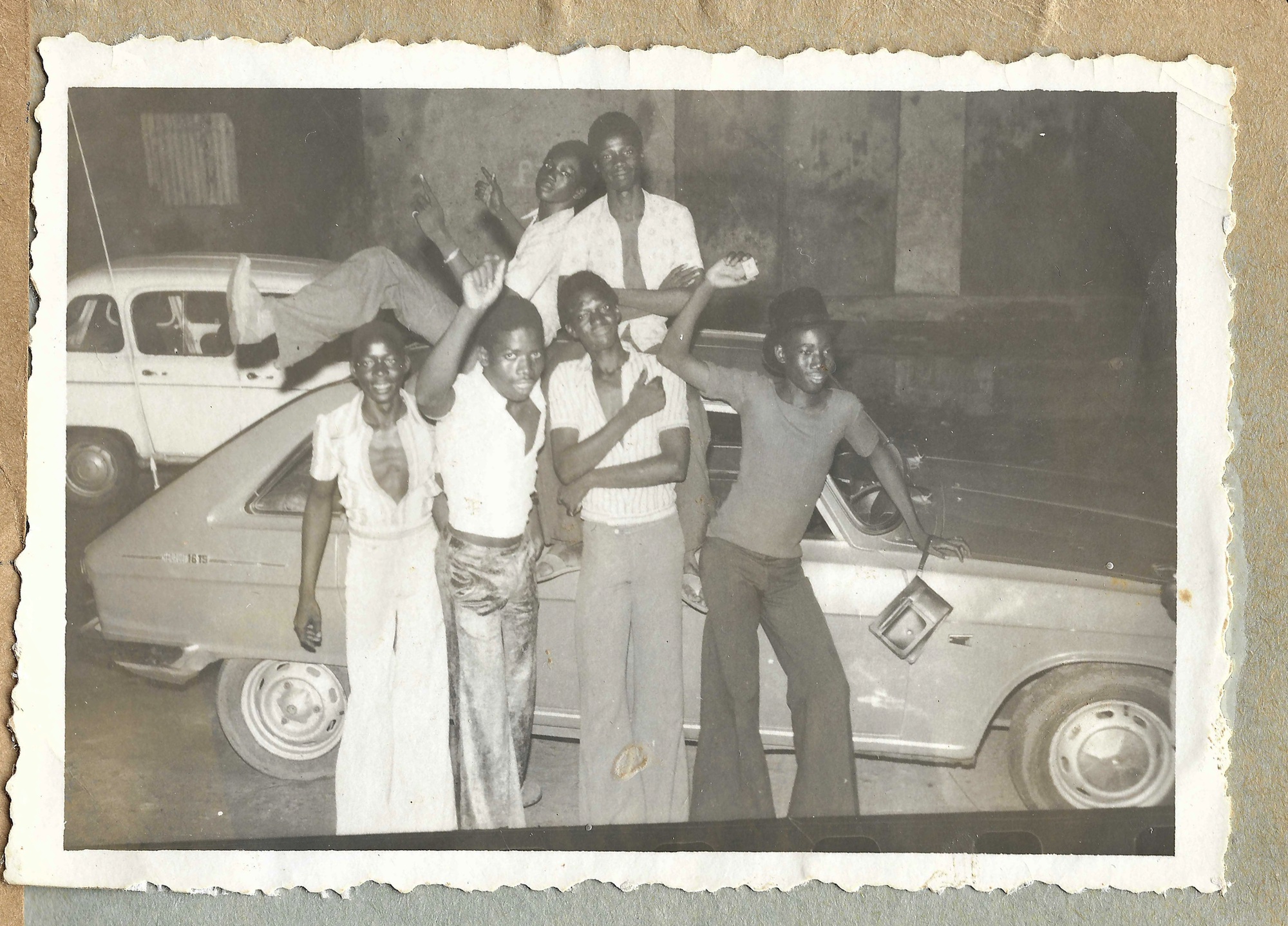 Malick Sidibé-Vintage_Voiture-Galerie Sultan